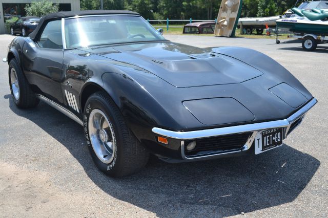 1969 Chevrolet Corvette 2DR REG 135wb 4