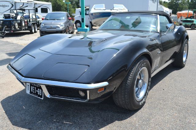 1969 Chevrolet Corvette 2DR REG 135wb 4