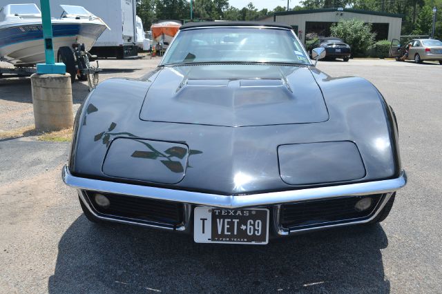 1969 Chevrolet Corvette 2DR REG 135wb 4