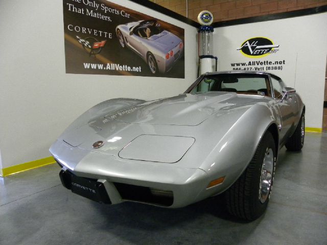 1976 Chevrolet Corvette 5-spd AUTO Police RWD