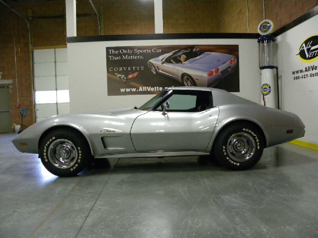 1976 Chevrolet Corvette 5-spd AUTO Police RWD