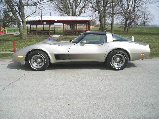 1982 Chevrolet Corvette 2dr Cpe AT Leather Hatchback