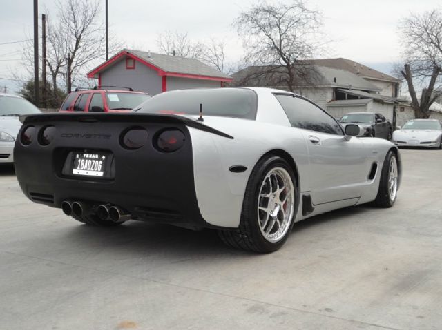 2001 Chevrolet Corvette R/T Sport Utility 4D