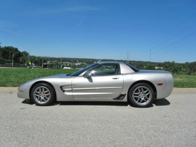 2004 Chevrolet Corvette R/T Sport Utility 4D