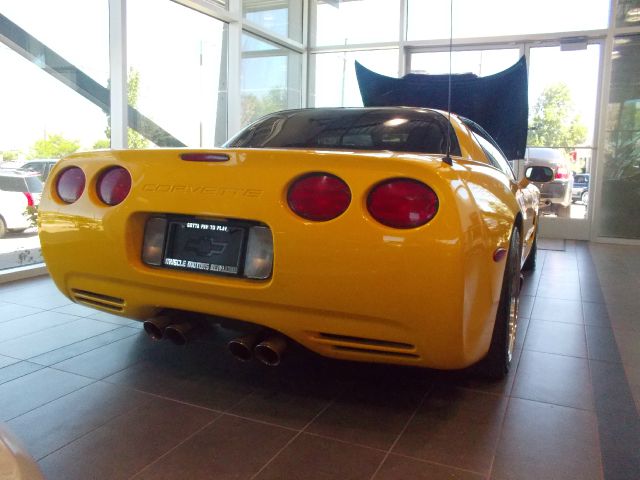 2004 Chevrolet Corvette R/T Sport Utility 4D