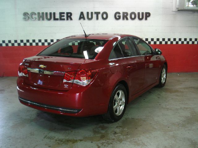 2012 Chevrolet Cruze 2005 Toyota