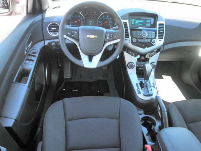 2012 Chevrolet Cruze 2005 Toyota