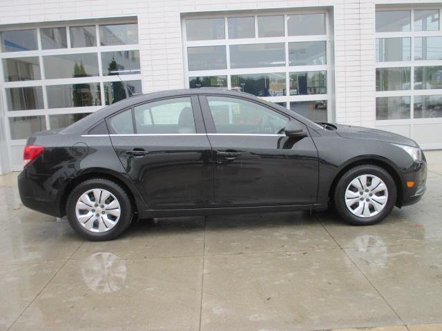 2012 Chevrolet Cruze Blk Ext With Silver Trin