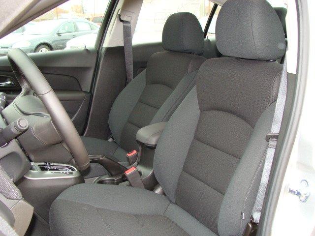 2012 Chevrolet Cruze 4dr Sdn I4 CVT 2.5