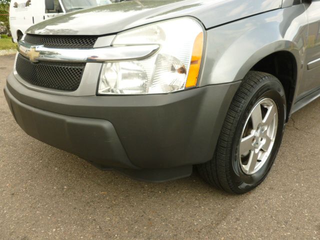 2005 Chevrolet Equinox 1.8T Quattro Sedan 4D