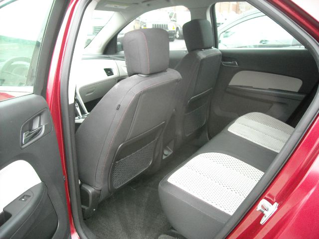 2010 Chevrolet Equinox 1.8T Quattro Sedan 4D