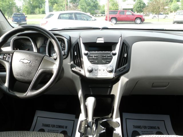 2010 Chevrolet Equinox 1.8T Quattro Sedan 4D