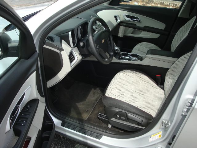 2010 Chevrolet Equinox 1.8T Quattro Sedan 4D