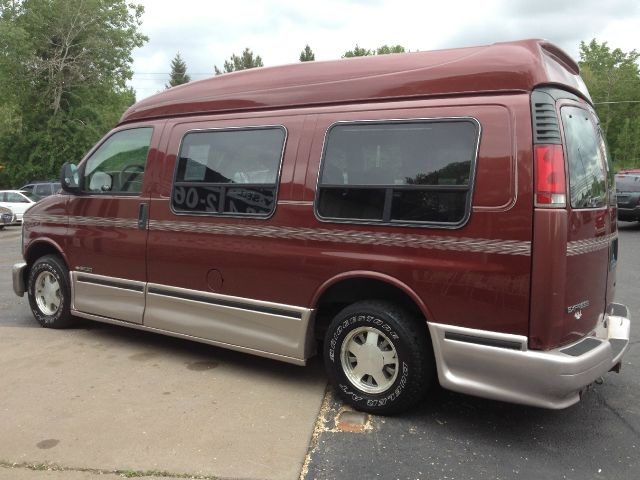 1999 Chevrolet Express 750i 4dr Sdn