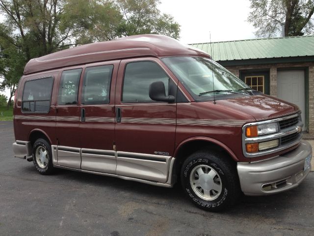 1999 Chevrolet Express 750i 4dr Sdn