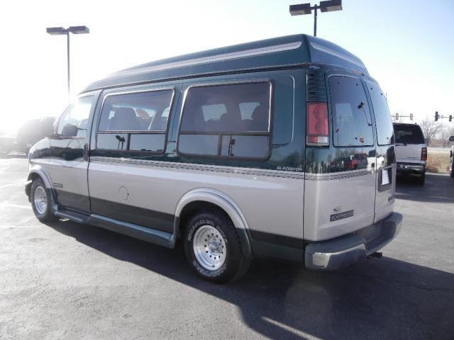 1999 Chevrolet Express GLS 3.5L 2WD