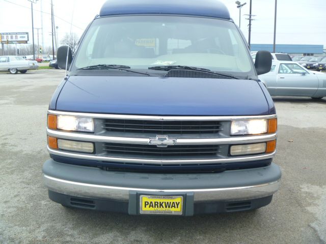 2000 Chevrolet Express Water Truck