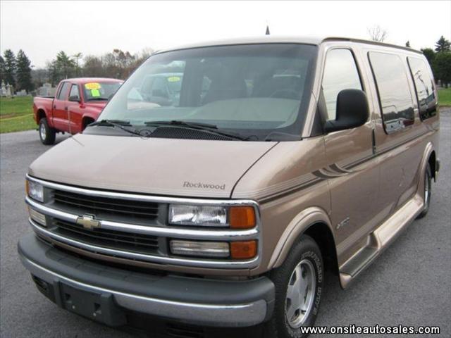 2000 Chevrolet Express 750i 4dr Sdn