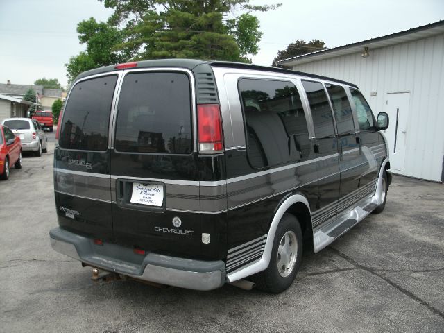 2000 Chevrolet Express 750i 4dr Sdn