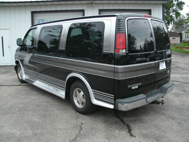 2000 Chevrolet Express 750i 4dr Sdn