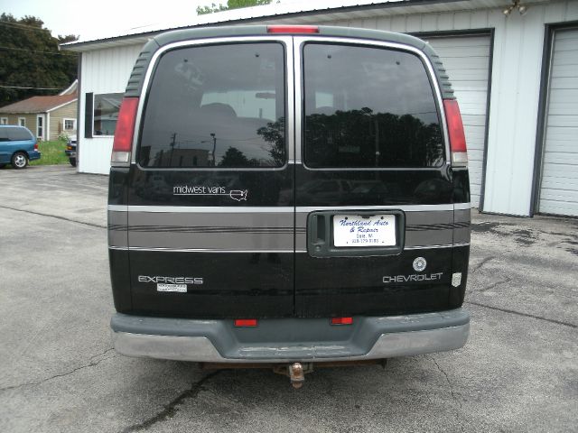 2000 Chevrolet Express 750i 4dr Sdn