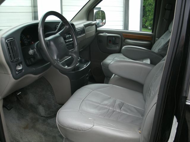 2000 Chevrolet Express 750i 4dr Sdn