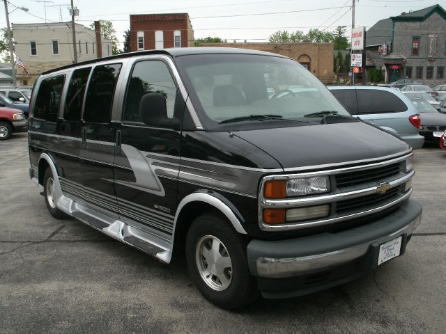 2000 Chevrolet Express 750i 4dr Sdn