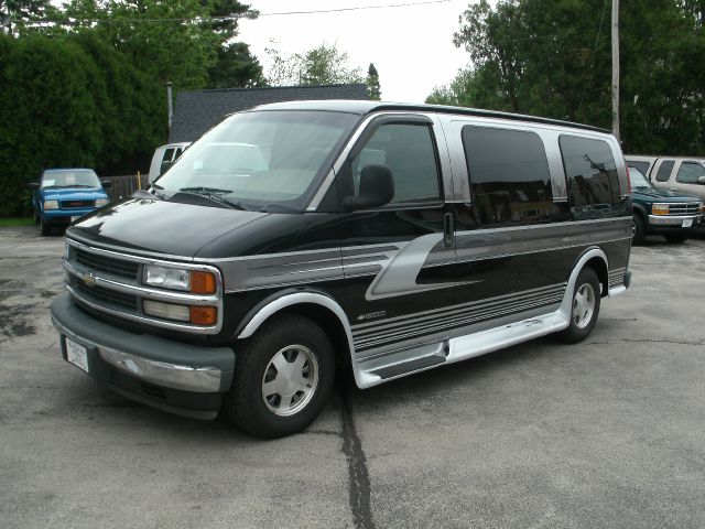 2000 Chevrolet Express 750i 4dr Sdn