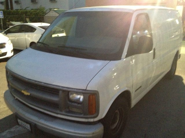 2000 Chevrolet Express 750i 4dr Sdn