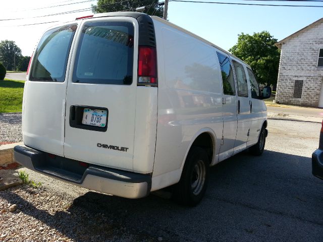 2000 Chevrolet Express 750i 4dr Sdn