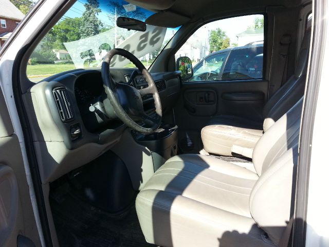 2000 Chevrolet Express 750i 4dr Sdn