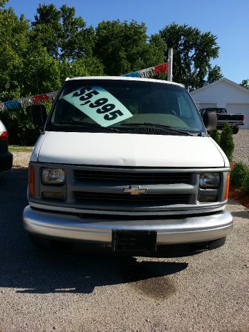 2000 Chevrolet Express 750i 4dr Sdn