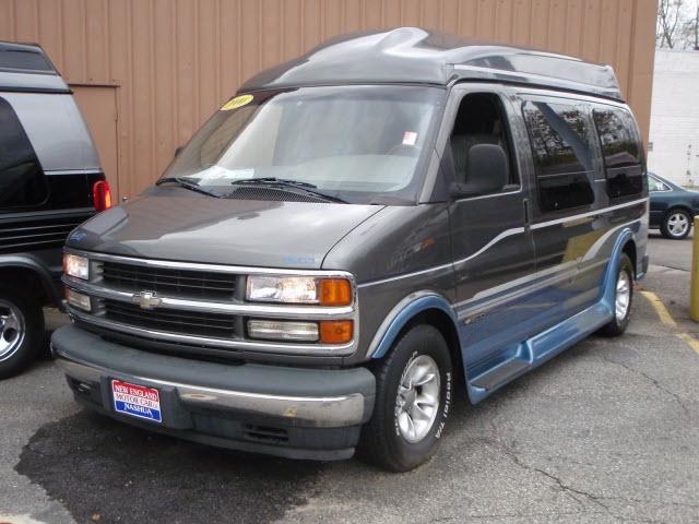 2000 Chevrolet Express 1500 LT 4WD