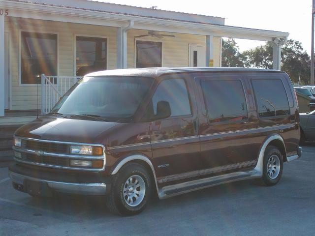 2000 Chevrolet Express 750i 4dr Sdn