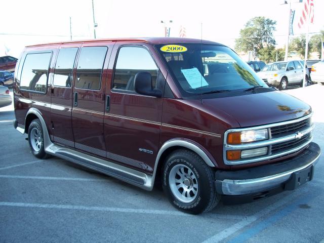 2000 Chevrolet Express 750i 4dr Sdn