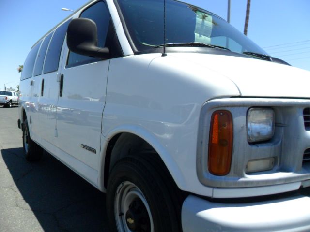 2000 Chevrolet Express LS 4X4