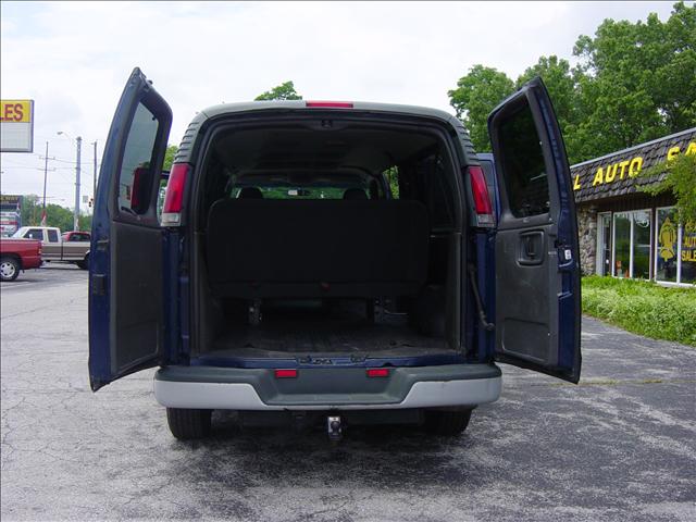 2001 Chevrolet Express Base