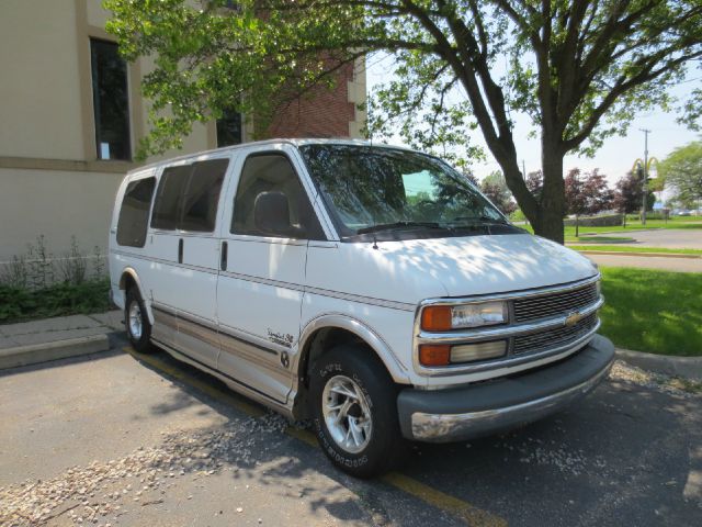 2001 Chevrolet Express Lariat, Diesel, 4x4finance