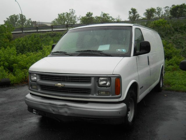 2001 Chevrolet Express 750i 4dr Sdn