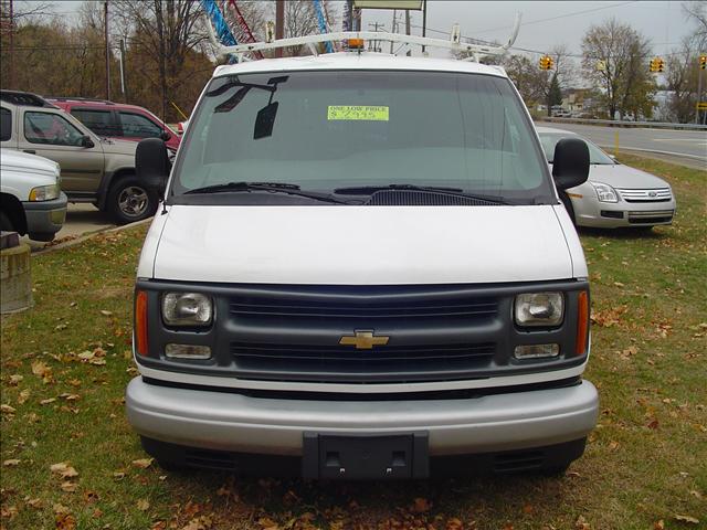 2001 Chevrolet Express Base