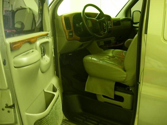 2001 Chevrolet Express SLT CREW