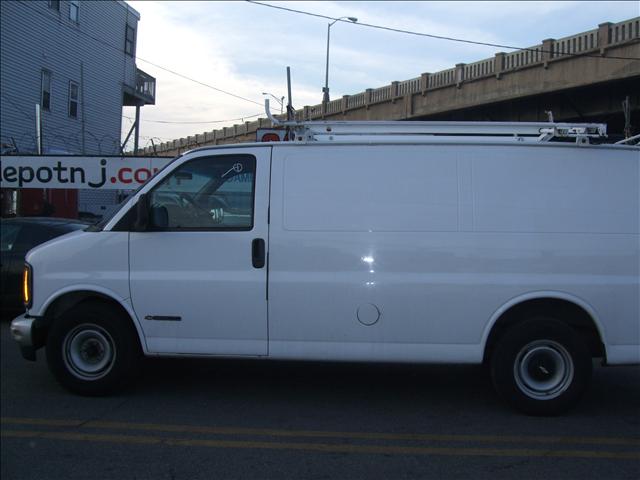 2001 Chevrolet Express Base