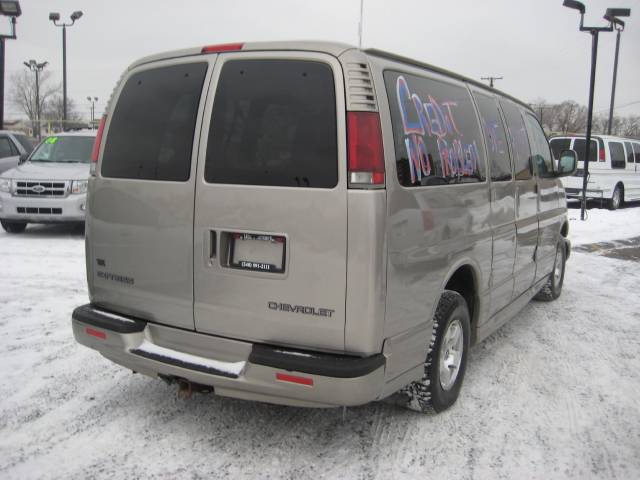 2001 Chevrolet Express SL1