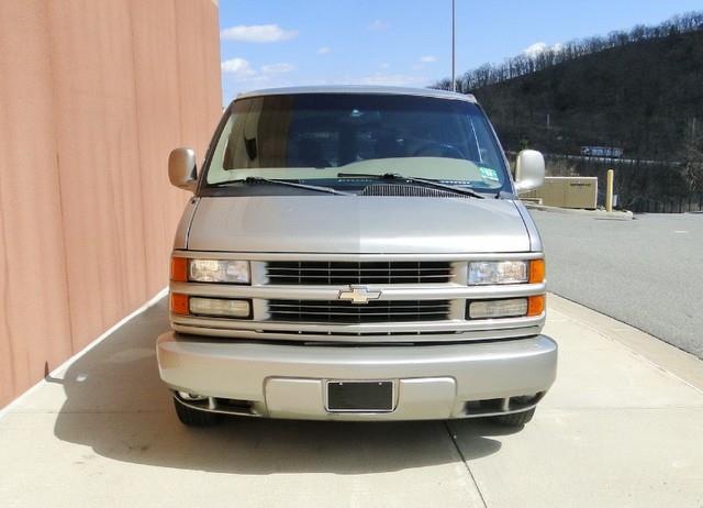 2001 Chevrolet Express SL1