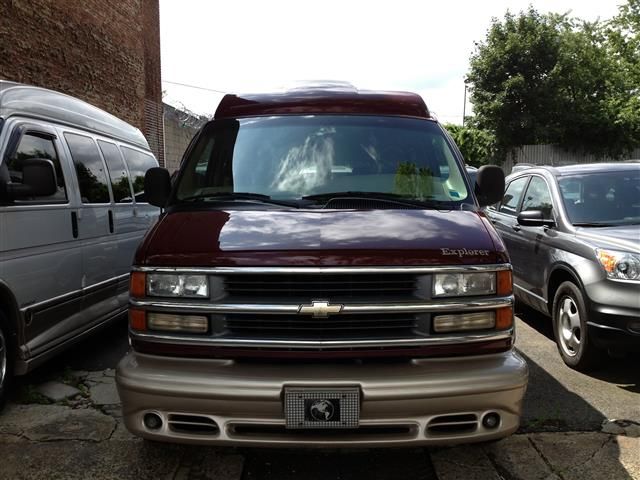 2002 Chevrolet Express SLE W/ Remote Start,moonrooftrailer TOW