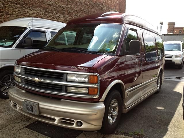 2002 Chevrolet Express SLE W/ Remote Start,moonrooftrailer TOW