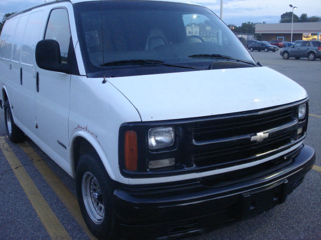 2002 Chevrolet Express 750i 4dr Sdn