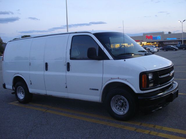 2002 Chevrolet Express 750i 4dr Sdn