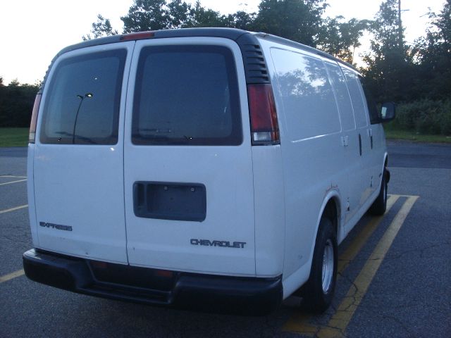 2002 Chevrolet Express 750i 4dr Sdn