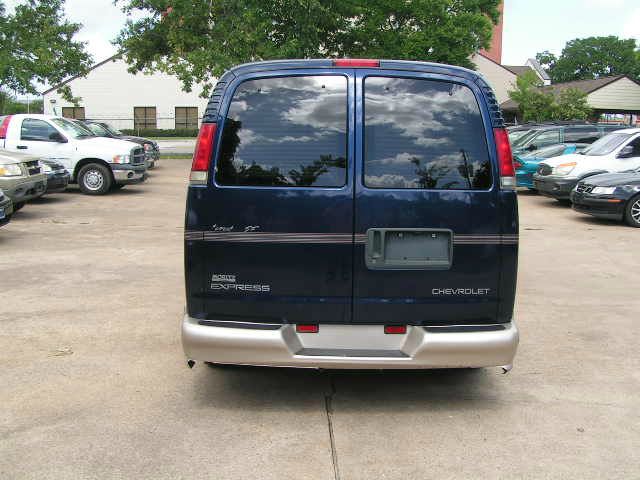 2002 Chevrolet Express 750i 4dr Sdn